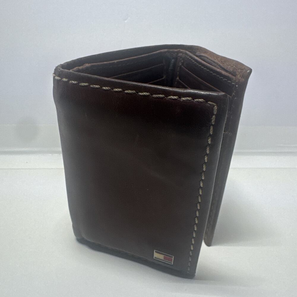 Tommy Hilfiger Men Trifold Wallet Brown Leather Zipper, card photo compartments